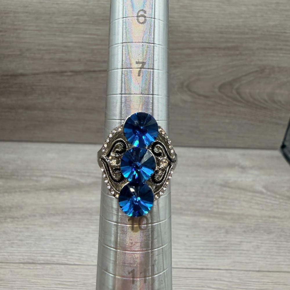 Elegant Blue Crystal Silver Ring